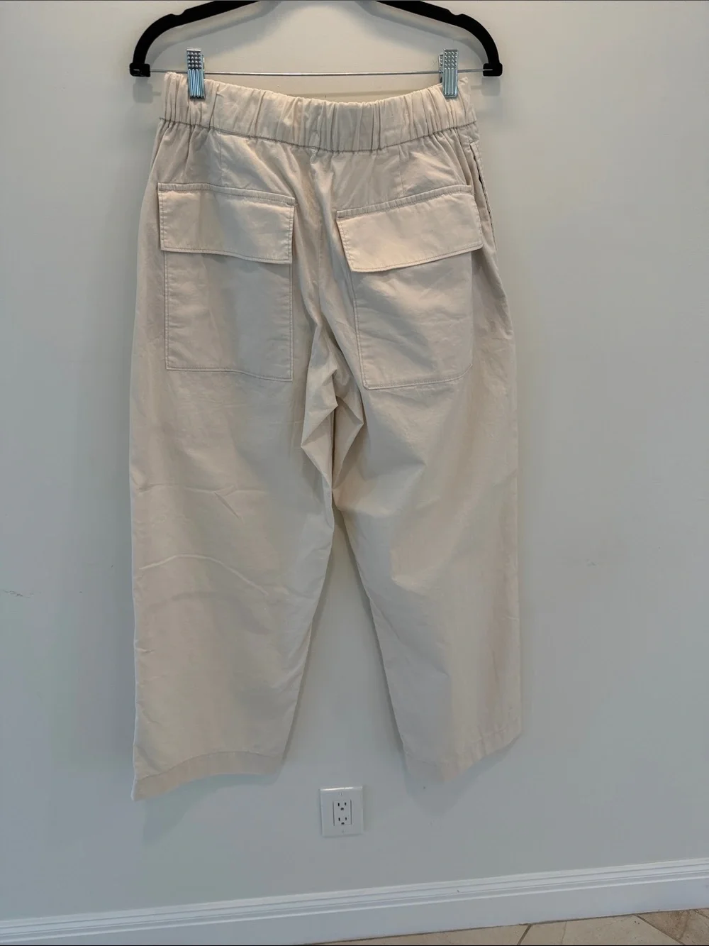 Banana Republic straight leg transition cream pants size medium